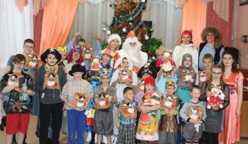 Энергетики Воткинской ГЭС подарили детям новогодний праздник 