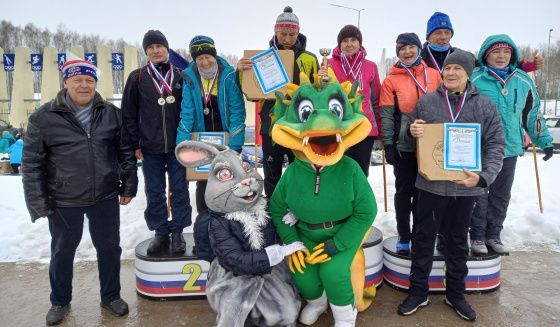 На лыжной трассе стадиона "Центральный" прошел завершающий этап спартакиады ветеранов спорта "Старшее поколение".