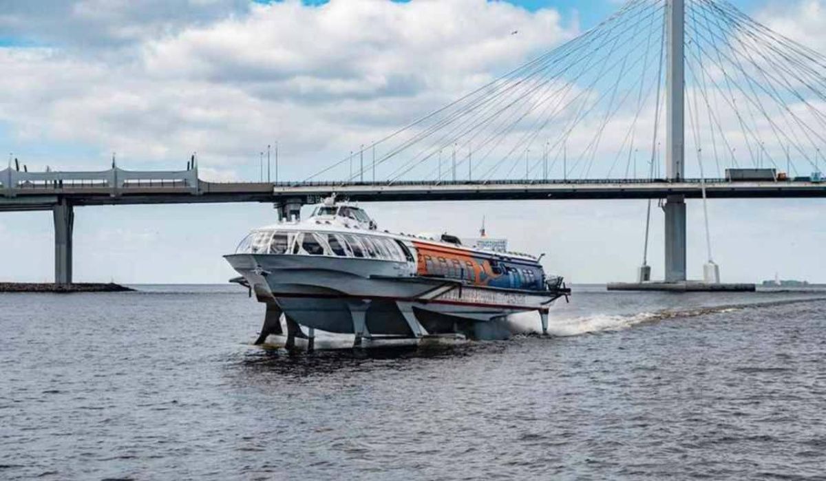 Метеоры начали курсировать между Петербургом, Петергофом и Кронштадтом