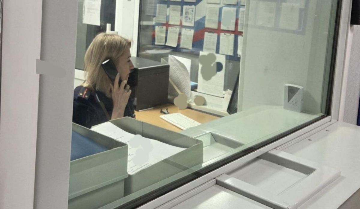 В Чайковском сотрудники дежурной части полиции принимают поздравления