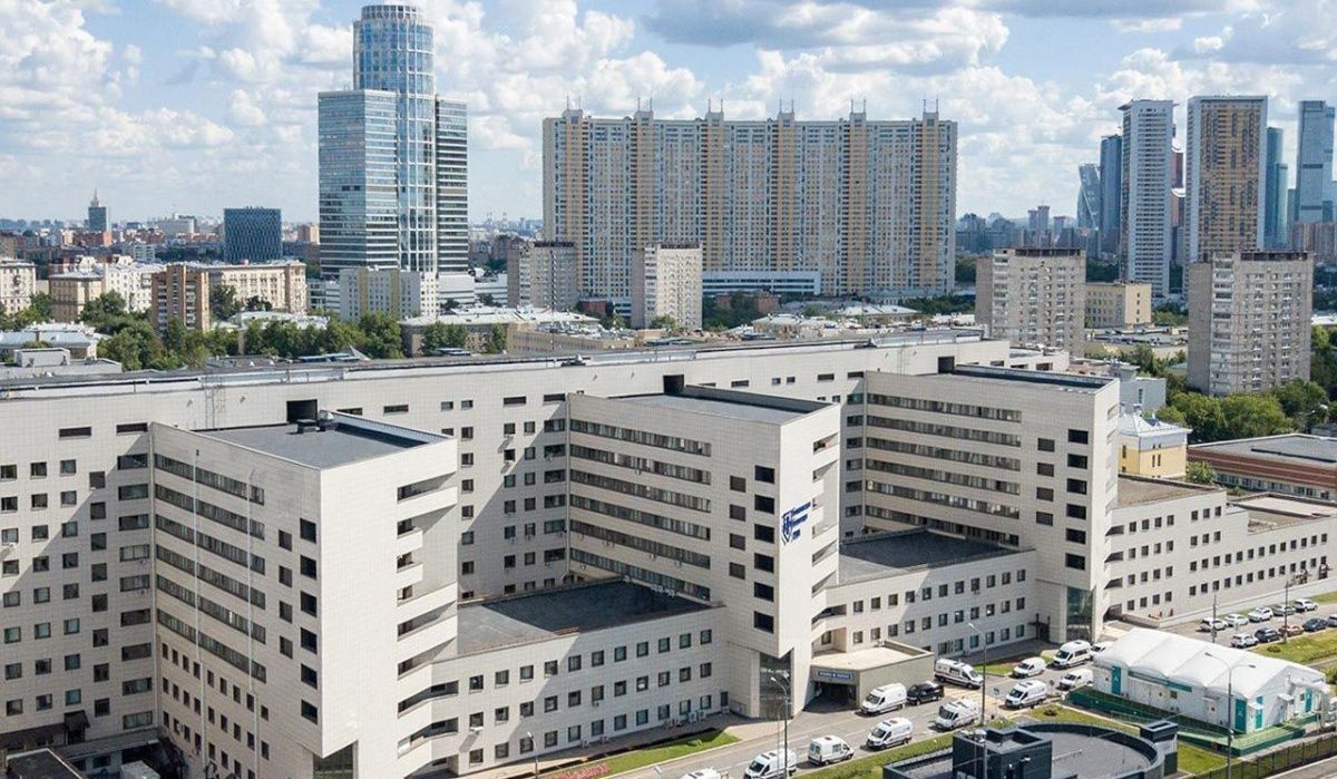 Московские врачи спасли женщину, упавшую под поезд