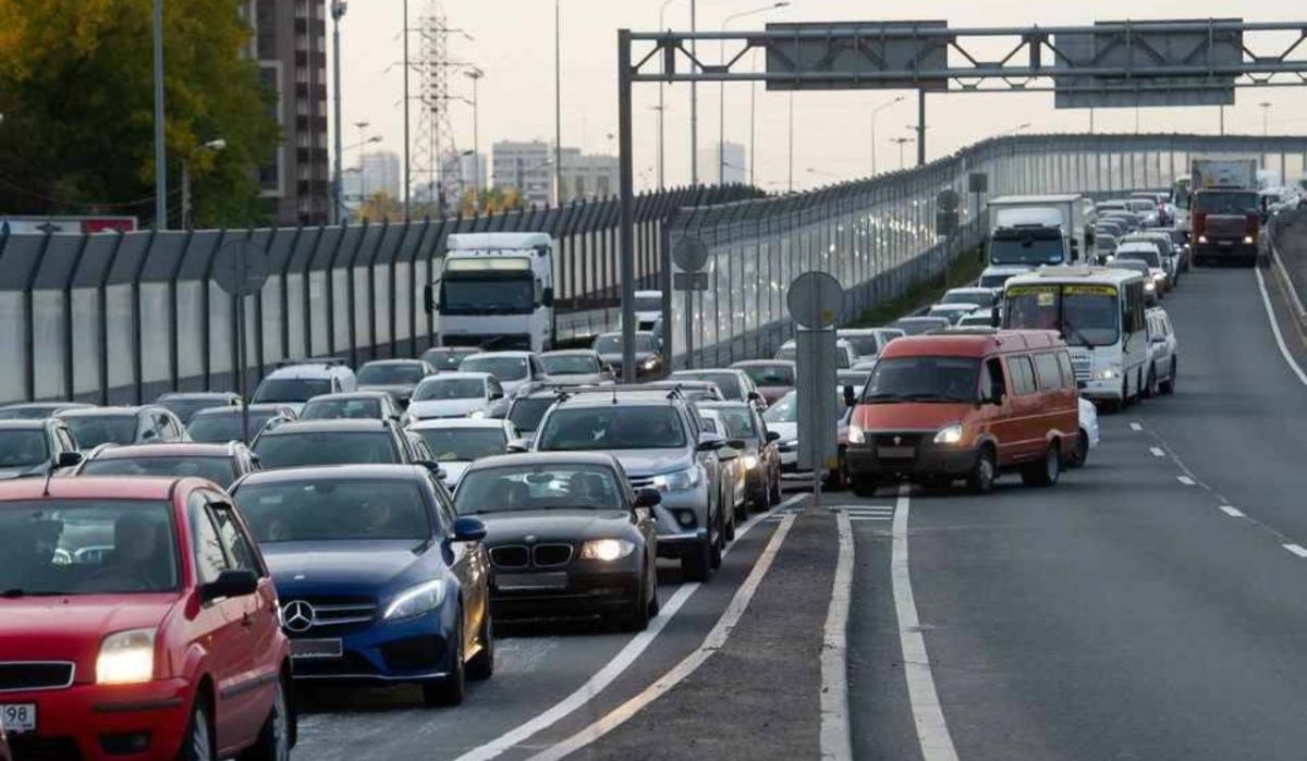 Транспортные ограничения вводят в тоннеле дамбы Петербурга