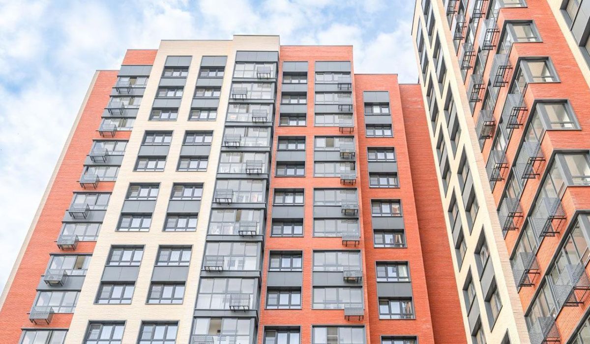 На улице Плющева в Москве построят дом по программе реновации