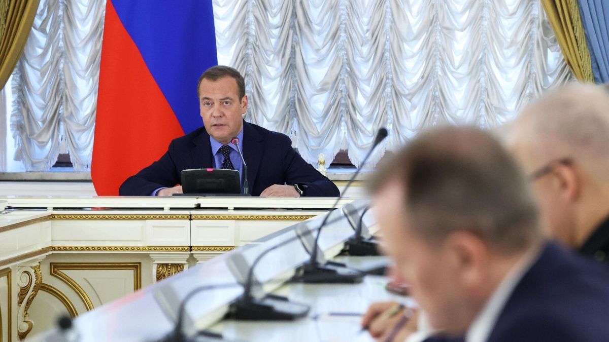 Медведев объявил о праве России действовать «против всех и каждого в странах НАТО»
