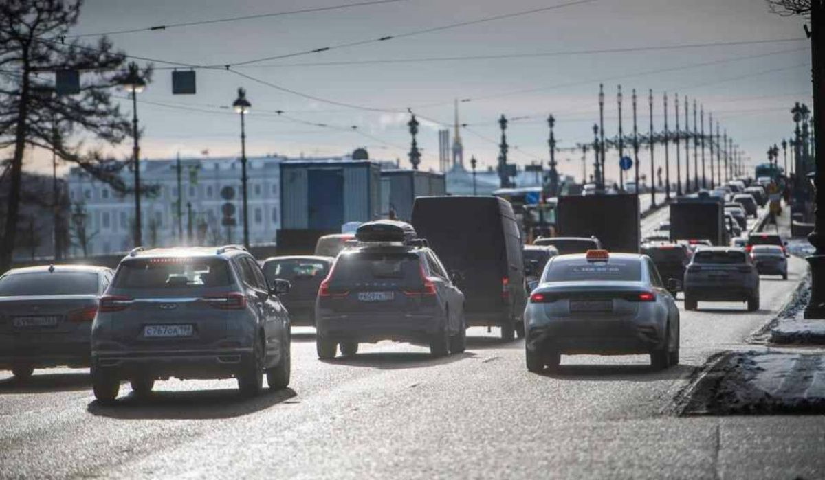 В центре Петербурга на неделю ограничат движение транспорта