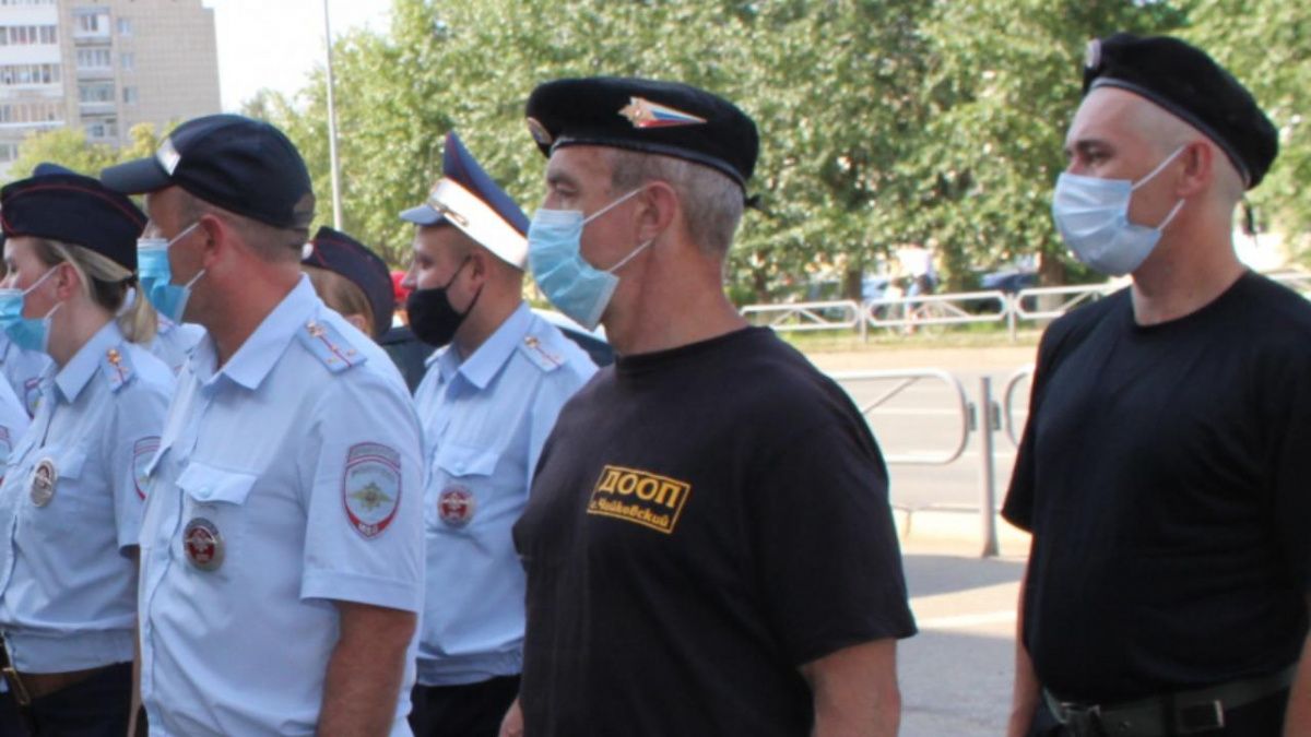 В Чайковском полицейские совместно с дружиной и общественниками на охране правопорядка
