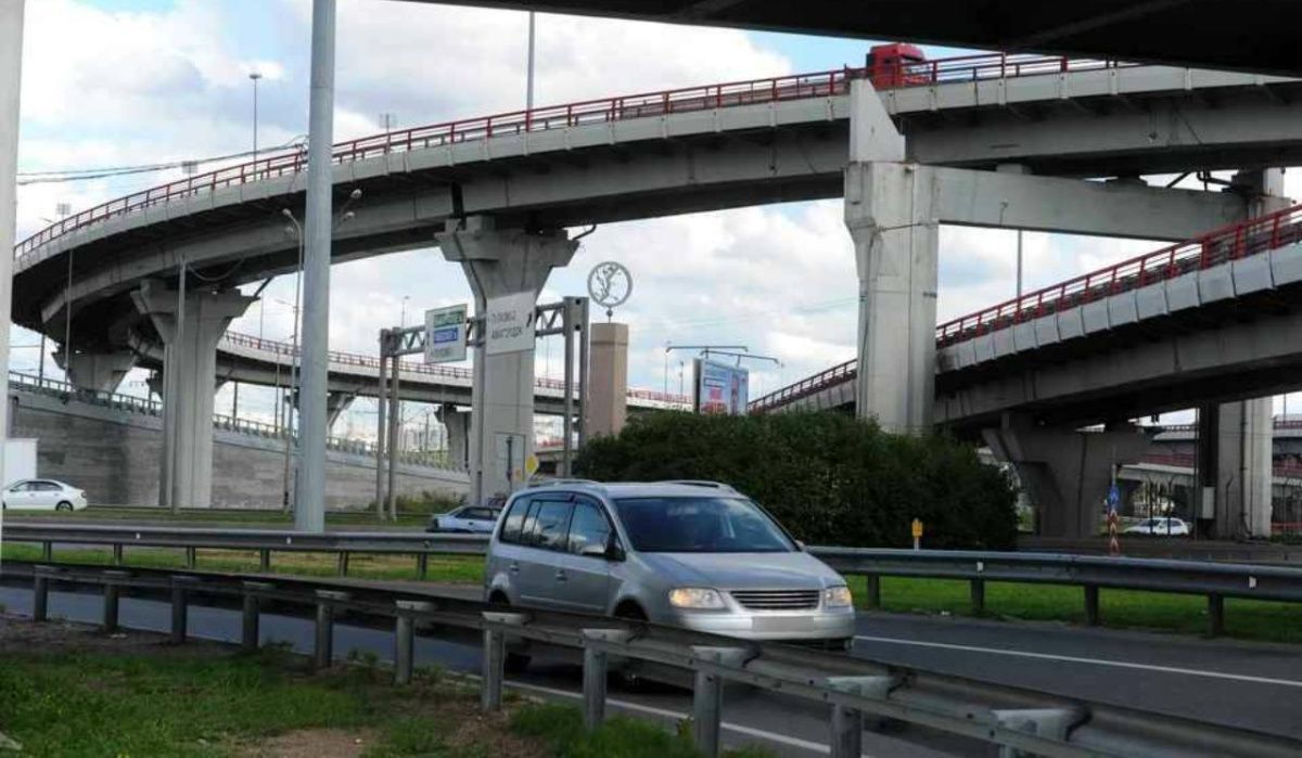 В конце мая перекроют две полосы на развязке КАД с Мурманским и Рябовским шоссе