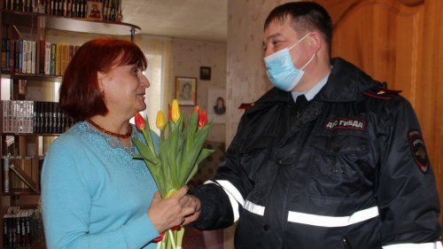 Чайковские полицейские поздравили женщин-ветеранов органов внутренних дел