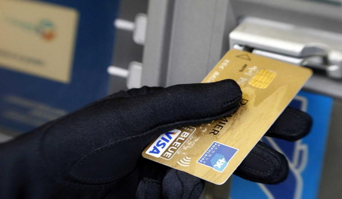 Житель Чайковского подозревается в снятии наличных с  чужой банковской карты 
