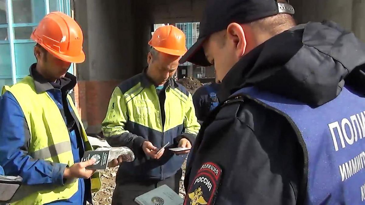 Чайковские полицейские разъяснили вопросы о привлечении на работу иностранных граждан 