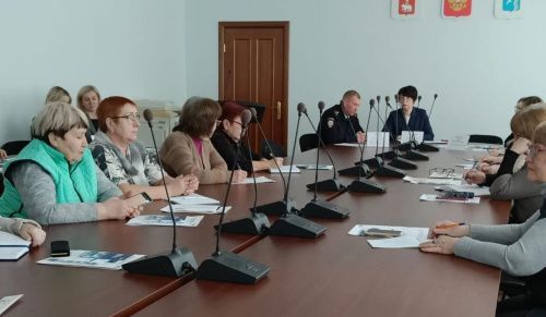 В Чайковском состоялась  встреча полицейских с общественниками по проблеме дистанционных мошенничеств 