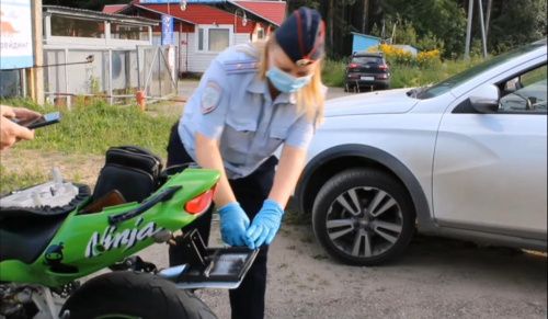 Чайковские полицейские вместе с байкерами проводят профилактические беседы с юными мотолюбителями