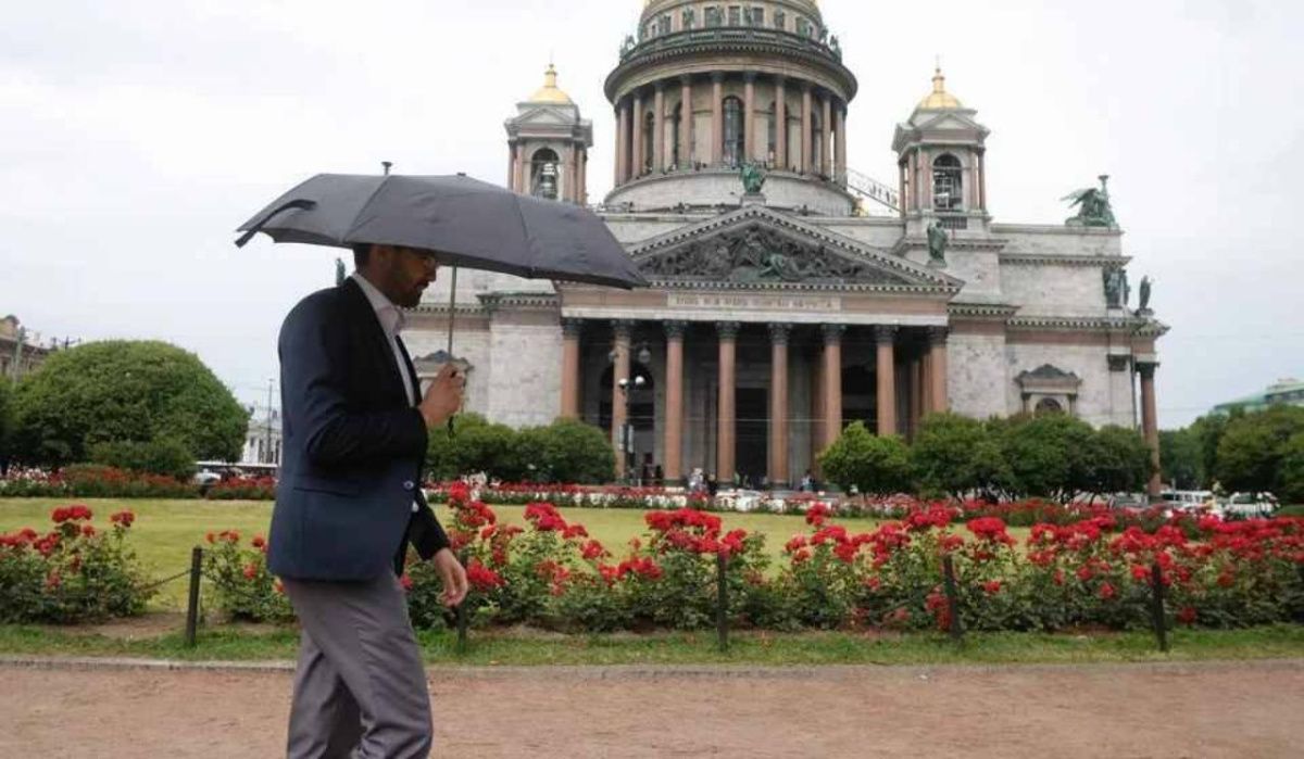 Прогноз погоды в Санкт-Петербурге на 18 июня предоставил синоптик Леус