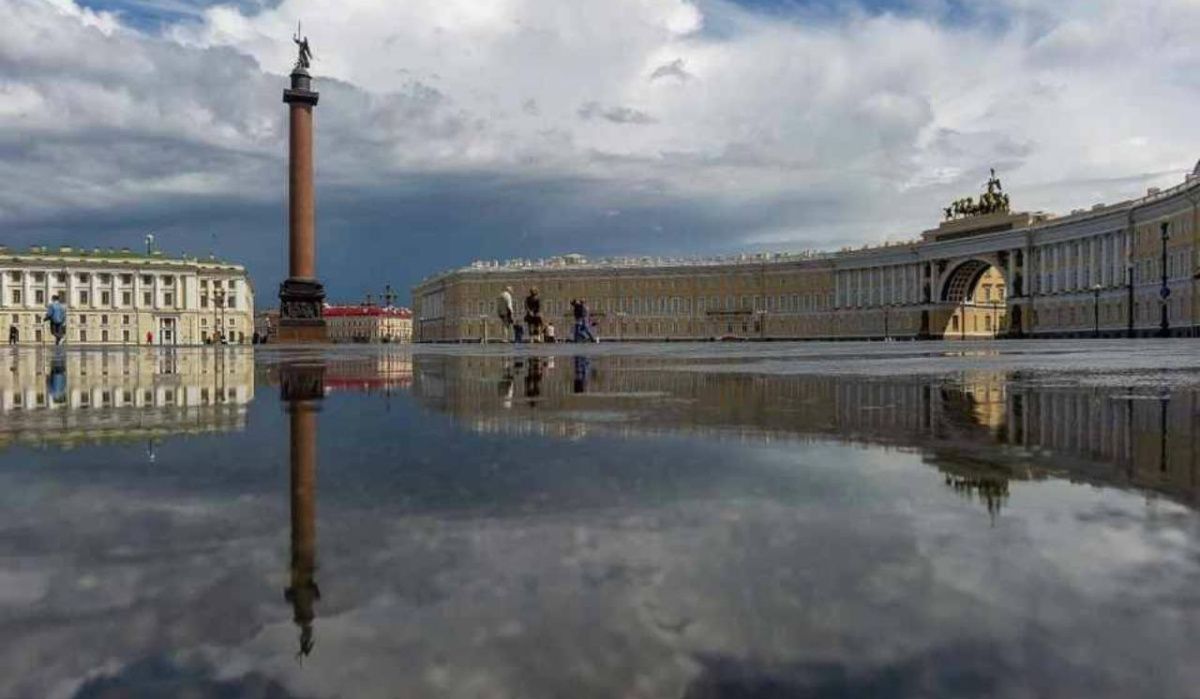 Колесов: Петербург ожидают ливни в последнюю неделю июня