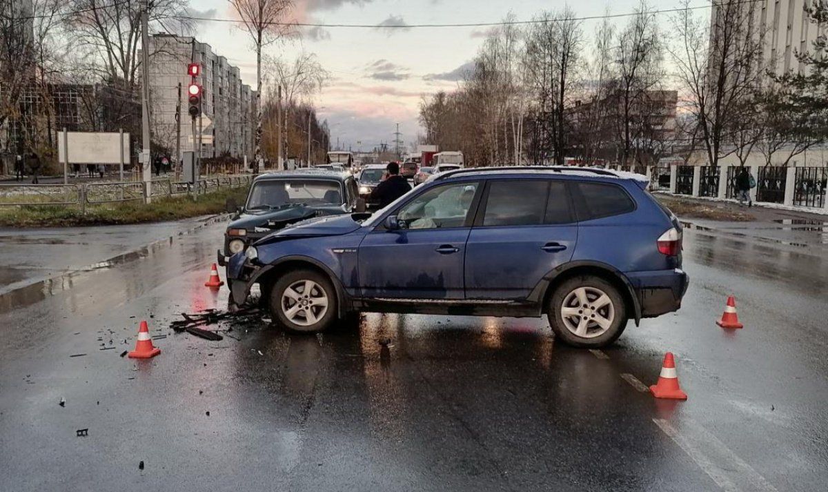 В Чайковском при столкновении с «Нивой» пострадала водитель «BMW»