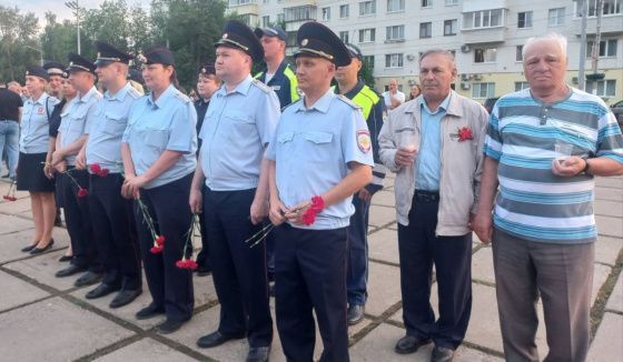 В Чайковском  полицейские вместе с общественниками и ветеранами МВД  присоединились к акции "Свеча памяти»