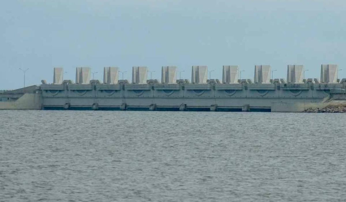 Ограничение движения через тоннель дамбы в Петербурге продлится до 23 мая