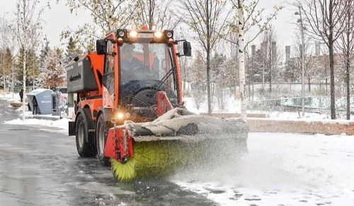 В Свердловской области коммунальщики ликвидируют последствия снежного коллапса 