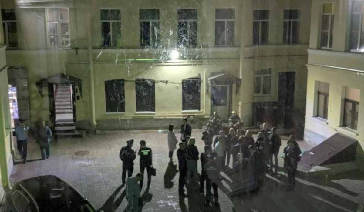 В Петербурге завели дело после обрушения потолка в квартире на Невском проспекте