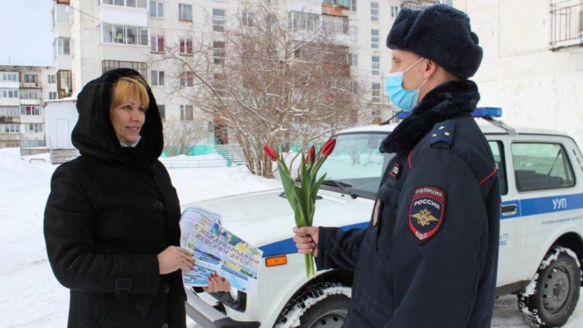 Чайковские полицейские присоединились к акции &quot;8 Марта - в каждый дом&quot; 