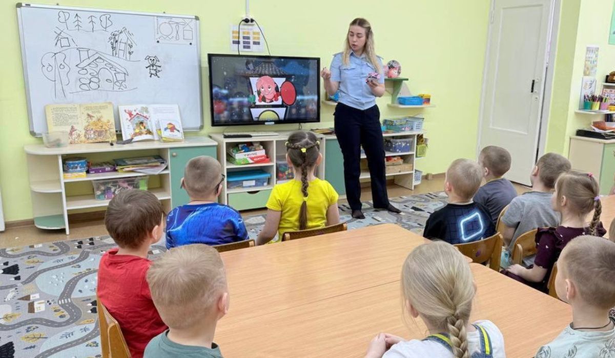 ГИБДД Чайковского учит детей соблюдать правила безопасности на дорогах