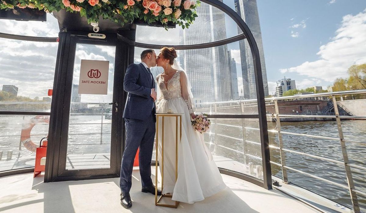 ЗАГСы Москвы начали принимать заявления на регистрацию брака во время круизов