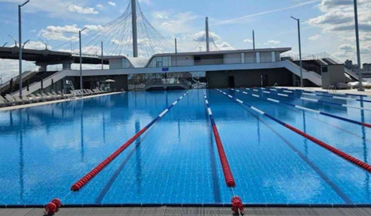 Открытый бассейн на Крестовском острове Петербурга готов принять первых посетителей