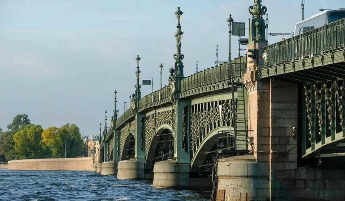 Троицкий мост в Санкт-Петербурге открывают для движения