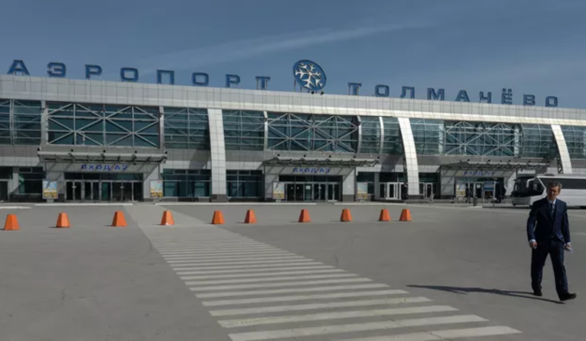 В новосибирском аэропорту из-за падения лампы пострадал ребенок