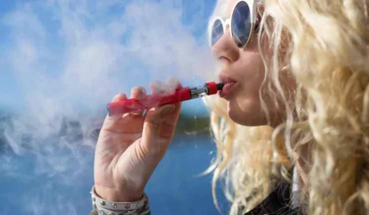 Омские врачи предупреждают о вреде вейпов для здоровья