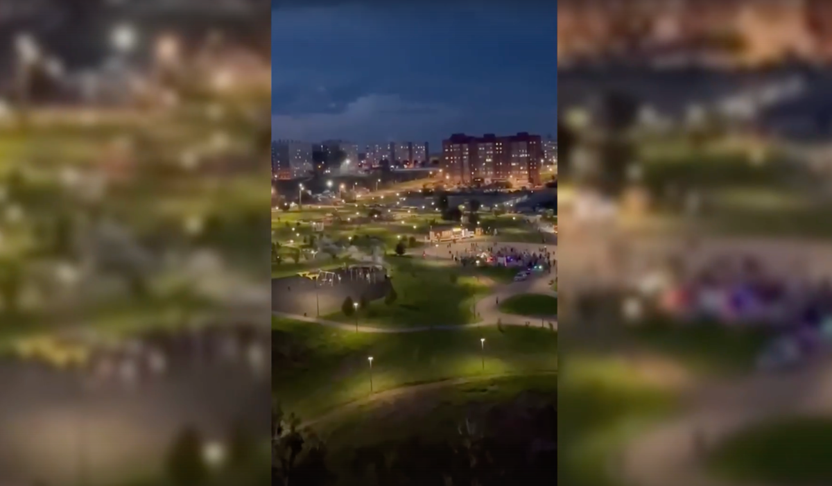 Фейерверк попал в толпу с детьми в Красноярске: момент запечатлён на видео