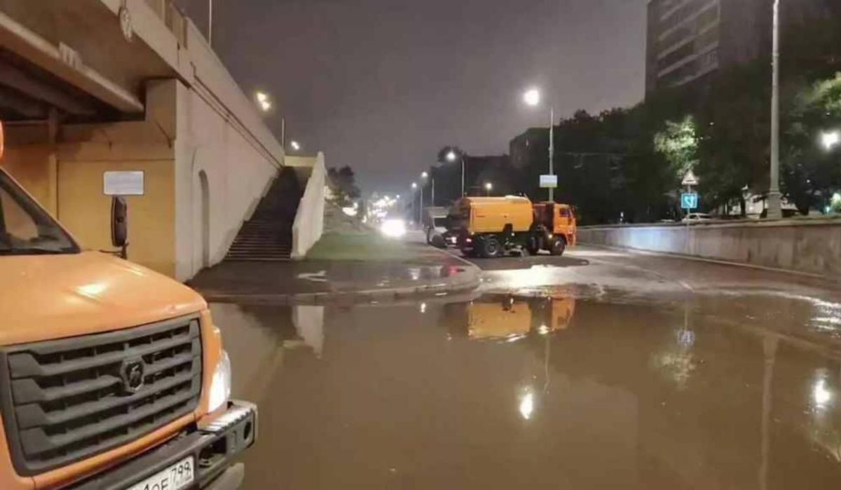 Движение под Ростокинским мостом в Москве полностью восстановлено