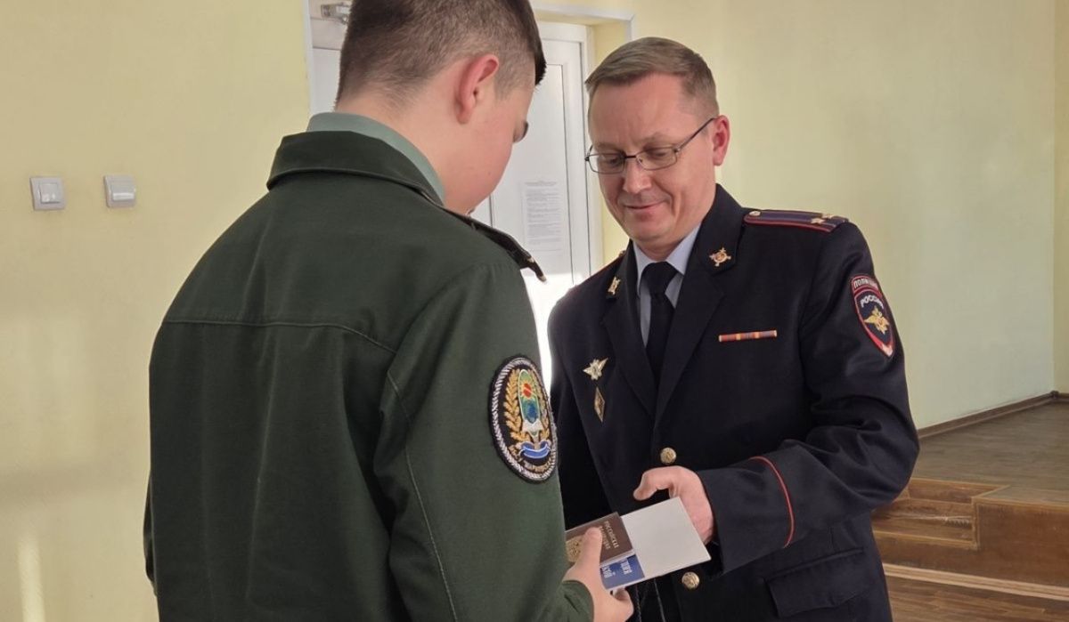 В Чайковском полиция и общественники устроили торжественное вручение паспортов