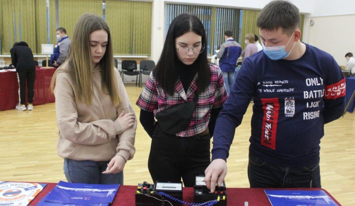 Энергетики Воткинской ГЭС помогли провести школьный «День науки» 