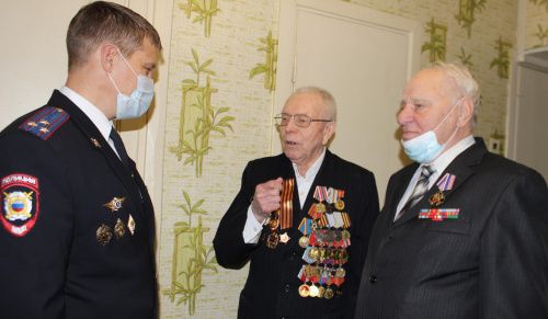 В Чайковском ветерана войны поздравили с Днём сотрудника ОВД