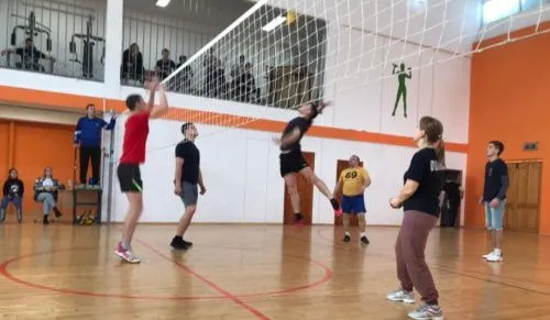 В Чайковском полицейские сыграли товарищеский матч со студентами