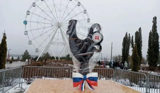 В Волгограде изготовили двухметровый леденец на палочке