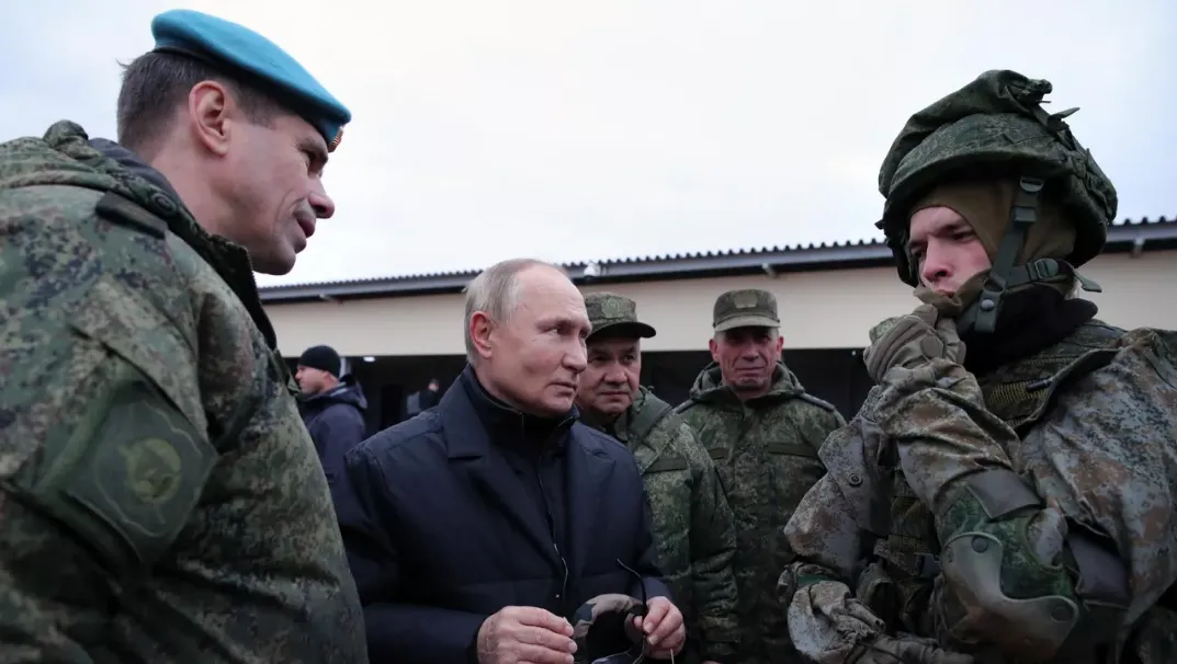 Путин пострелял из снайперской винтовки вместе с мобилизованными