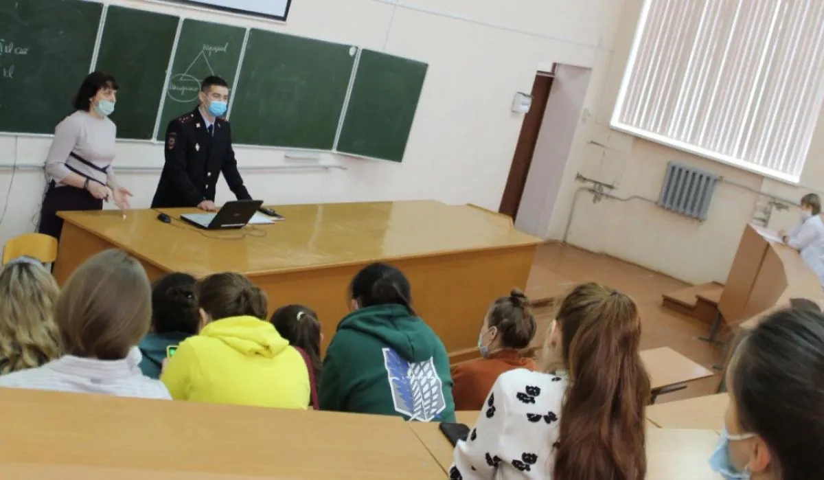 В Чайковском полицейские, врачи-наркологи и общественники проводят встречи со студентами